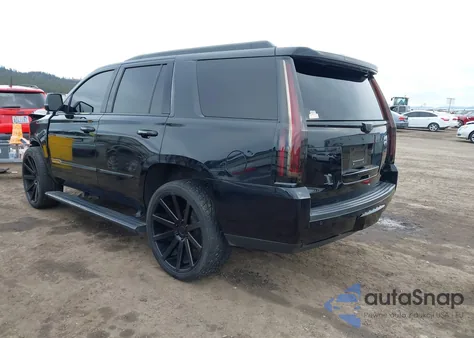2016 Cadillac Escalade Platinum z USA, uszkodzony, nr VIN 1GYS4DKJ2GR138066